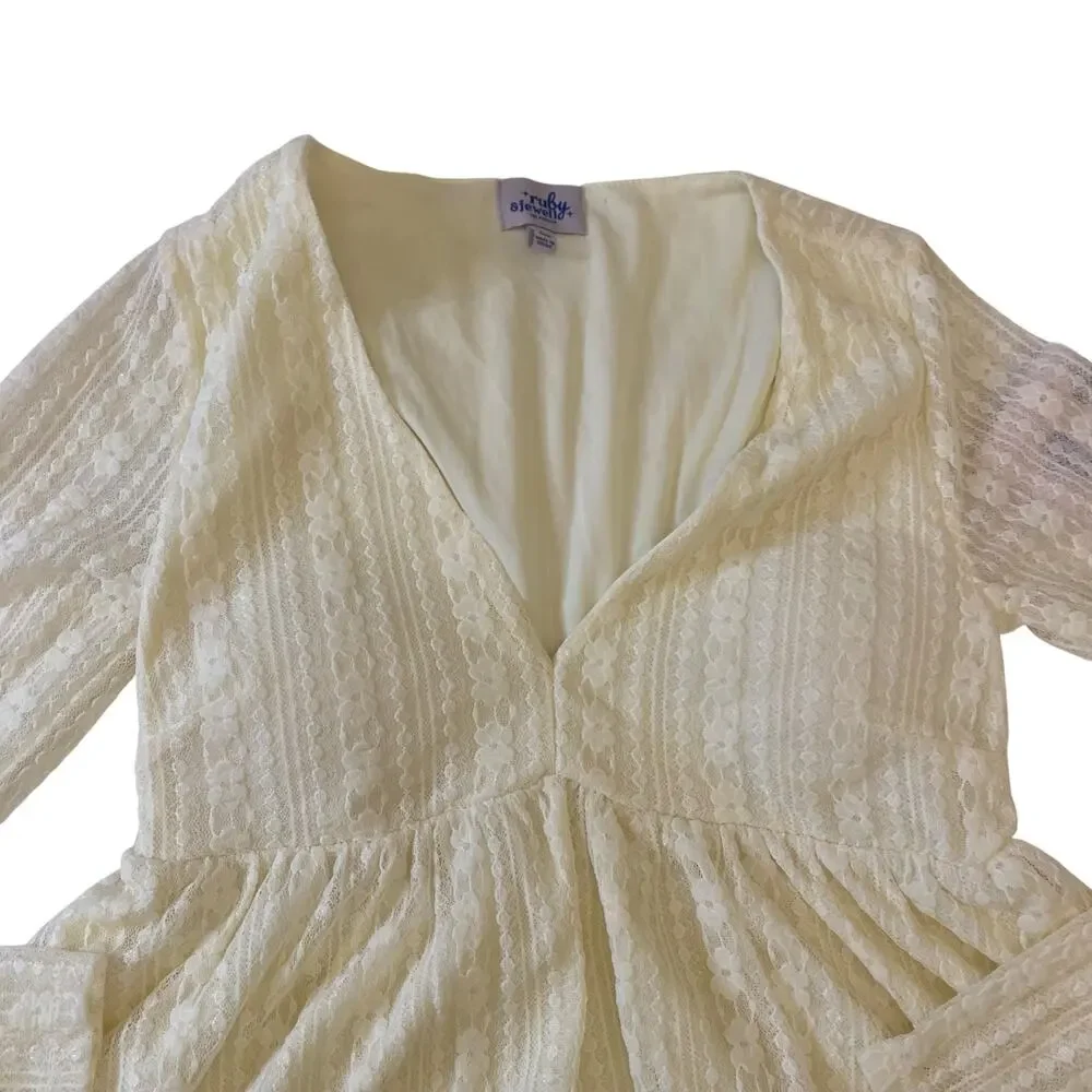 NWT Women's Ruby & Jewell Long Sleeve Lace Top Size Small Low V-Neck Cream